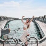 Capucine Anav Instagram - 📸 1, 2 ou 3 ? Un moment magique et inoubliable à l’hôtel @fairmont.maldives ! 🚲 J’espère que j’ai pu vous faire prendre du plaisir à travers mes story’s et mes publications 🛩 ☀️🌴 Hâte de pouvoir tout vous raconter !!!!