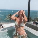 Capucine Anav Instagram – APRÈS 5 JOURS INCROYABLES AU @wibiza direction FORMENTERA 🛥 
Je prends plein de force pour une rentrée chargée, hâte de pouvoir tout vous dire #LeSwitch #LongMetrage… 

Encore une fois merci pour tous vos messages car j’arrive de plus en plus à poster des photos en maillot de bain :) vous me faites prendre confiance en moi ! 
Je trouve que vous faites un très bon binôme avec mon chéri pour faire de moi une femme accomplie et heureuse !
Alors merci à vous et à @vctrdm ♥️
#Wibiza
