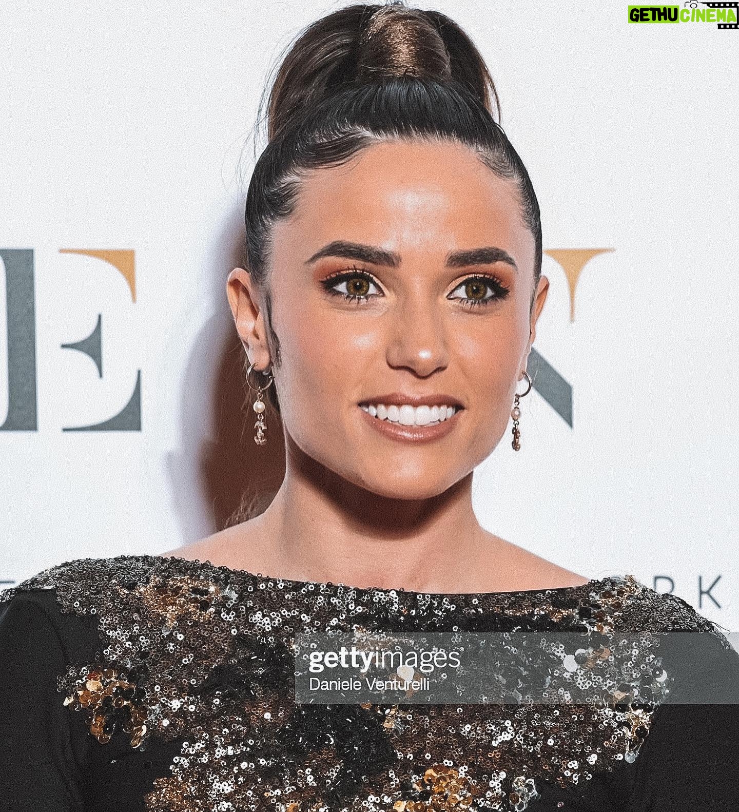 Capucine Anav Instagram - QUELLE MERVEILLEUSE SOIRÉE // @globalgiftfoundation @thierry_martino 📸 Merci à ma @nelshairstyles pour cette incroyable coiffure