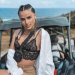 Capucine Anav Instagram - Buggy Time, semaine chargée de surprise, une île bourrée de souvenirs de famille, quel bonheur d’être revenue en Guadeloupe 🌴☀️🥥 ———————— Fly with @corsairinternational
