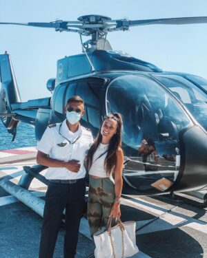 Capucine Anav Instagram - ••Hélicoptère 🚁 ( le sourire c’est pour la photo car j’ai eu la peur de ma vie 😂) c’était incroyable ! @azur_helicoptere ☀️ Saint Tropez->Monaco 🌴