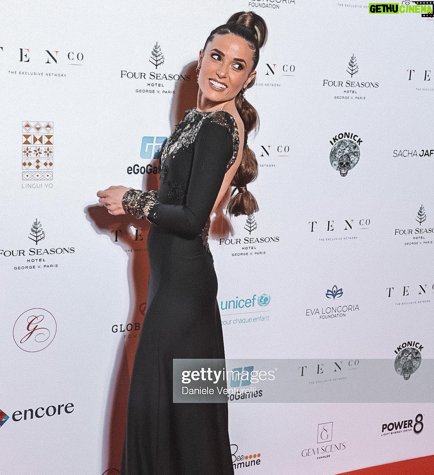 Capucine Anav Instagram - QUELLE MERVEILLEUSE SOIRÉE // @globalgiftfoundation @thierry_martino 📸 Merci à ma @nelshairstyles pour cette incroyable coiffure