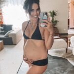 Capucine Anav Instagram - En ce moment je suis en mode Nicki Minaj du ventre 😂🤰🏻 #26weekspregnant