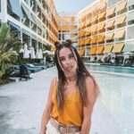 Capucine Anav Instagram - LES VACANCES AU @wibiza commencent parfaitement bien 🤩☀️🌴 ! Est ce que vous voulez que j’essaye d’organiser un jeu concours avec eux ? Commente oui ou non ☀️ #Wibiza #whiteheat #bohobeat