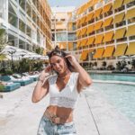 Capucine Anav Instagram - LES VACANCES AU @wibiza commencent parfaitement bien 🤩☀️🌴 ! Est ce que vous voulez que j’essaye d’organiser un jeu concours avec eux ? Commente oui ou non ☀️ #Wibiza #whiteheat #bohobeat