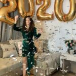 Capucine Anav Instagram - Quelle merveilleuse année 2019 à vos côtés ! Merci du fond du cœur pour me faire vivre chaque année mes rêves les plus fous... 8 ans que vous me portez, m’éduquez et me faites voyager dans mes rêves ! MERCI 🍾🎉 D’incroyables projets arrivent pour cette nouvelle année grâce à vous !! Je vous souhaite une très belle année 2020 ! #coeursurvous #2020