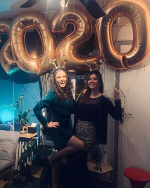 Capucine Anav Instagram - Quelle merveilleuse année 2019 à vos côtés ! Merci du fond du cœur pour me faire vivre chaque année mes rêves les plus fous... 8 ans que vous me portez, m’éduquez et me faites voyager dans mes rêves ! MERCI 🍾🎉 D’incroyables projets arrivent pour cette nouvelle année grâce à vous !! Je vous souhaite une très belle année 2020 ! #coeursurvous #2020