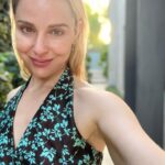 Cara Buono Instagram – Straight hair in Mallorca. Yes, the content is light. 

#hairstyles #mallorca #travel #summer #spain