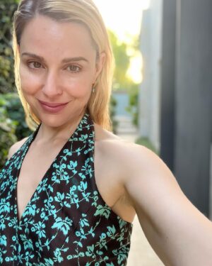 Cara Buono Instagram - Straight hair in Mallorca. Yes, the content is light. 

#hairstyles #mallorca #travel #summer #spain
