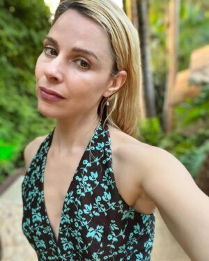 Cara Buono Instagram - Straight hair in Mallorca. Yes, the content is light. 

#hairstyles #mallorca #travel #summer #spain