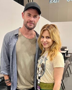 Cara Buono Instagram - Had the pleasure of meeting @chrishemsworth when we were both at @popconme this weekend. He was so kind to make a hi video for my daughter who I couldn’t take with me and I was missing so much and she/we are huge fans!! And I am an avid fitness follower of his of his fitness app @centrfit! 

#fangirl #mygirl #marvel #thor
#strangerthings #marvel #netflix #dubai