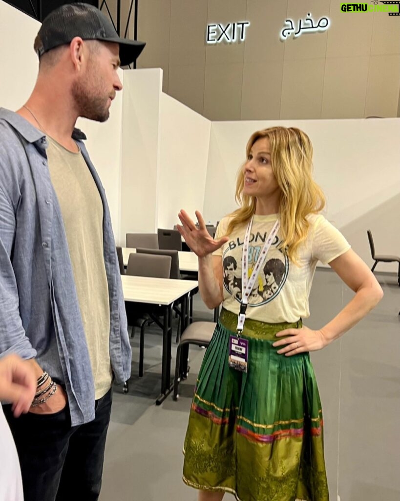 Cara Buono Instagram - Had the pleasure of meeting @chrishemsworth when we were both at @popconme this weekend. He was so kind to make a hi video for my daughter who I couldn’t take with me and I was missing so much and she/we are huge fans!! And I am an avid fitness follower of his of his fitness app @centrfit! #fangirl #mygirl #marvel #thor #strangerthings #marvel #netflix #dubai