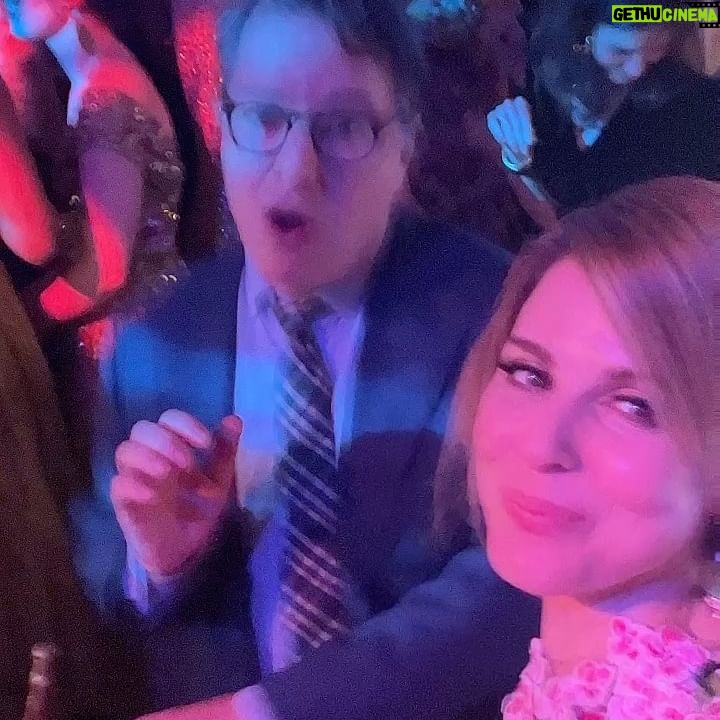 Cara Buono Instagram - A New York night to remember at The Save Venice Ball. And thank you @oscardelarenta and @fernandogarciam1205 for this beautiful vibrant statement of spring. @ofrareorigin for the exquisite and whimsical jewelry always. @gordongreenberg my dashing date @saveveniceinc @bulgari #saveveniceball #nyc #theplaza #spring #springtimeinnyc
