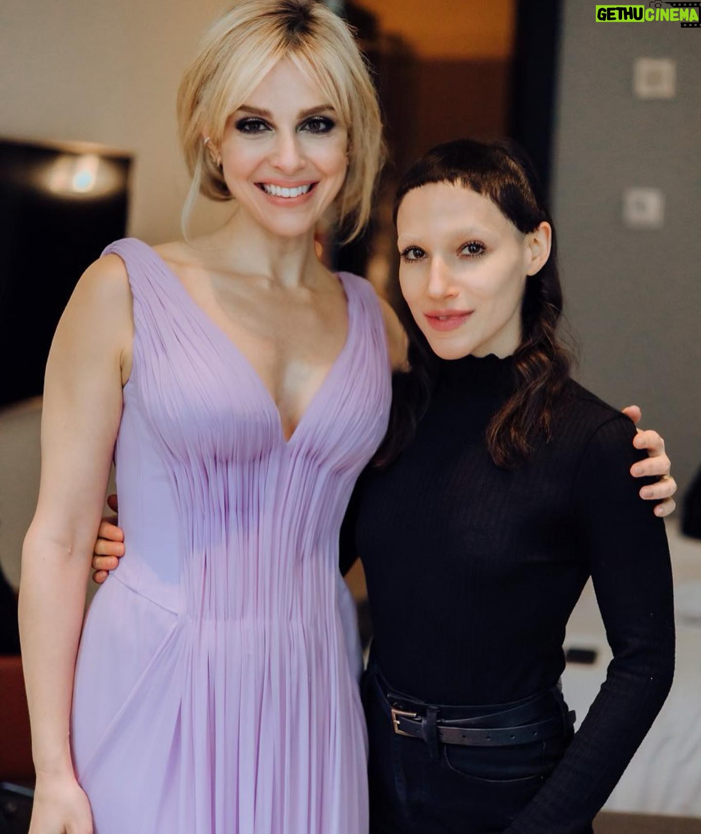Cara Buono Instagram - Thank you to my glam squad for your hard work and magic. hair @thedavidcruz makeup @clara_rae styling @bailey.moon custom dress @cristinaottaviano @strangerthingstv #strangerthings #glam #fashion