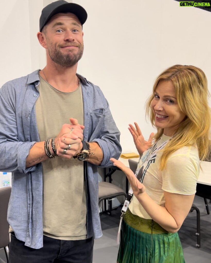 Cara Buono Instagram - Had the pleasure of meeting @chrishemsworth when we were both at @popconme this weekend. He was so kind to make a hi video for my daughter who I couldn’t take with me and I was missing so much and she/we are huge fans!! And I am an avid fitness follower of his of his fitness app @centrfit! #fangirl #mygirl #marvel #thor #strangerthings #marvel #netflix #dubai
