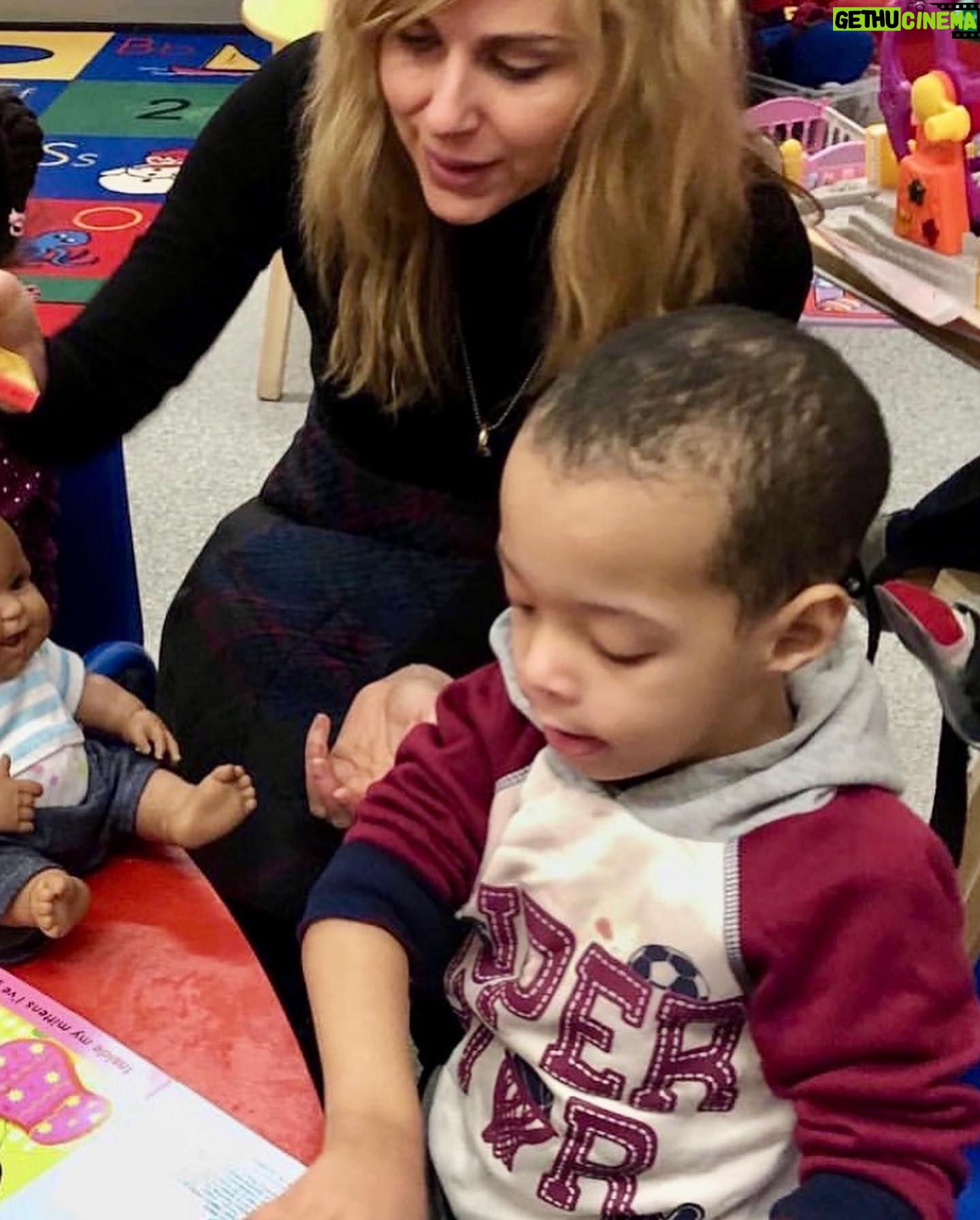 Cara Buono Instagram - I know there’s so much going on in the world and your lives right now that it’s hard to take in anything else. I wanted to briefly share the wonderful work that @adaptwechange does with individuals and families with disabilities in NYC. I’m proud to serve as Honory Co-Chair for the Adapt Leadership Awards on Thursday, March 10th at Cipriani in NYC. It’s been three years since this has been live. The funds raised will go to all the important work they do with over 20,000 individuals especially children ages 3-5 at their Early Childhood Centers which create an inclusive learning environment geared toward robust educational opportunities and early intervention services. The 2022 ADAPT Leadership Awards Honorees are: @mslachanze who won a Tony for her work in “The Color Purple, @alistroker the first performer with a disability to win a Tony for “Oklahoma,” @andreweshue and @ajrobach, and Ed Matthews, ADAPT’s CEO for the last 33 years. If you’re in NYC, I’d love to see you there! For more information about the Gala and ADAPT, please go to the link in my bio. If you’ve read this far, the first photo is from the last Gala when I was the host. I loved being the host and thought I’d throw in some of my own jokes. Let’s say, I’m probably not doing too much stand up in the future. If you come to the Gala this year, I promise to tell you some jokes.