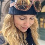 Cara Buono Instagram - I’m in love with these @lusari_brand urban goggles. Perfect combo of sunglasses and featherweight ski goggles, they protect you from the sun and the fit keeps you warm especially if you’re prone to tearing in the cold like me. #skiing #goggles #skigoogles #sun #protection #sunglasses #fashion #chic #winter #winterfashion #notanad #justafan ❄️ winter 🥶