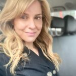 Cara Buono Instagram - It’s Monday. I’m in a taxi. And the light was good. #mondaymotivation #nyc #taxi #instagood #goodhairday #monday