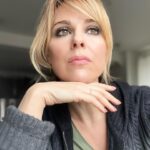 Cara Buono Instagram - Dreaming and selfies after a shoot. makeup @clara_rae #dream #work #ilovemyjob