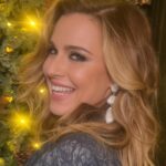 Cara Buono Instagram – Glam post! And real life at the end. And a video. 

Hair: @louisbyrneiciaiw 
Makeup: @andrewdentonmakeup 
Suit: @lelarose 

#glam #strangerthings #instagood #london #fashion #hair #makeup #blackandwhite #theatre #openingnight #christmastime #christmas
