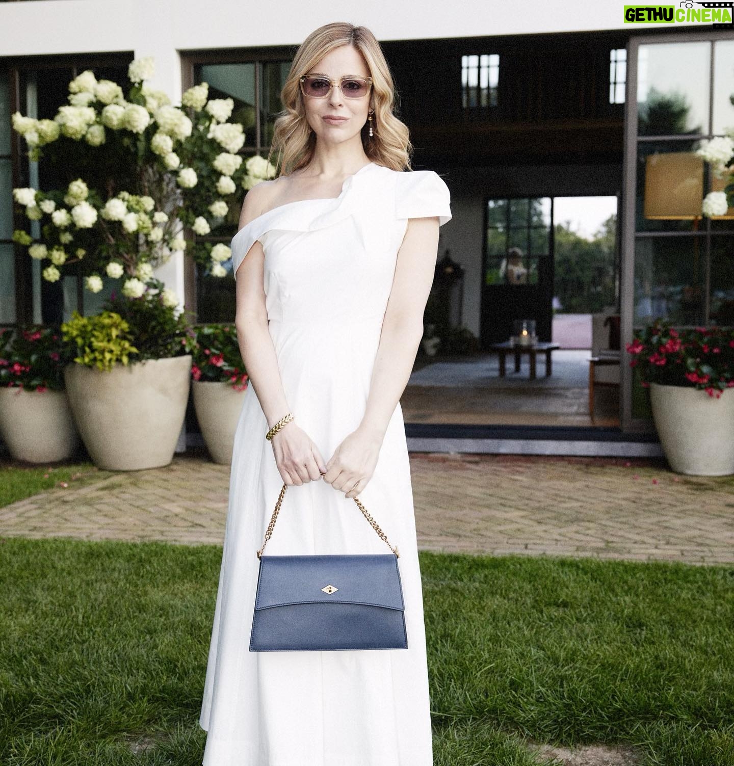 Cara Buono Instagram - A beautiful summer night honoring the wonderful, talented and inspiring @metier.london founder, @melissa.metier. #summer #soiré #garden #instagood #ny #hamptons #fashion Bag @metier.london Dress @roland_mouret Shoes @larroude Jewelry @pamelalove Earrings @monbouquettejewelry Sunglasses @garrettleight Styled by @bailey.moon HMU by me @voguemagazine