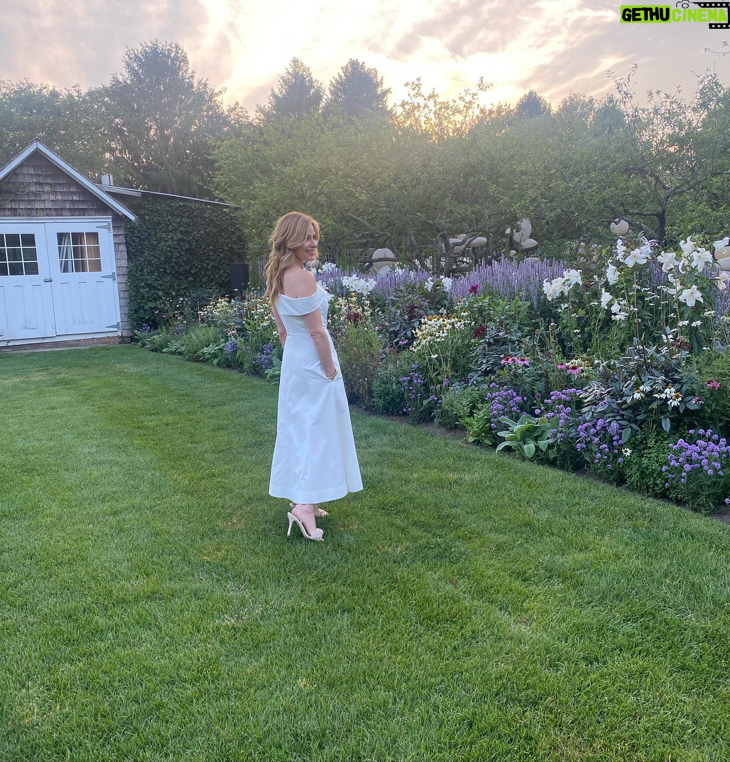 Cara Buono Instagram - A beautiful summer night honoring the wonderful, talented and inspiring @metier.london founder, @melissa.metier. #summer #soiré #garden #instagood #ny #hamptons #fashion Bag @metier.london Dress @roland_mouret Shoes @larroude Jewelry @pamelalove Earrings @monbouquettejewelry Sunglasses @garrettleight Styled by @bailey.moon HMU by me @voguemagazine