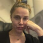Cara Buono Instagram – Plane selfies. Been a while. Dark circles and top knot. 

#plane #travel #switzerland #zurich #instagood #basel #topknot #strangerthings