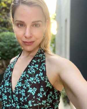 Cara Buono Instagram - Straight hair in Mallorca. Yes, the content is light. 

#hairstyles #mallorca #travel #summer #spain