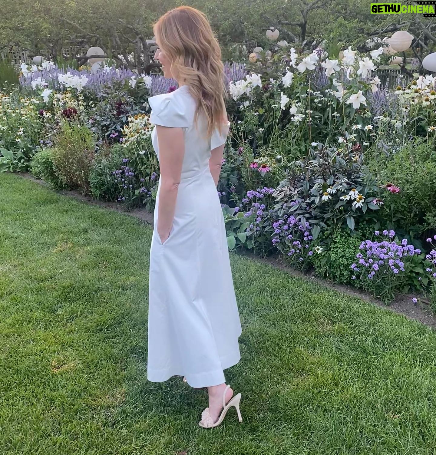 Cara Buono Instagram - A beautiful summer night honoring the wonderful, talented and inspiring @metier.london founder, @melissa.metier. #summer #soiré #garden #instagood #ny #hamptons #fashion Bag @metier.london Dress @roland_mouret Shoes @larroude Jewelry @pamelalove Earrings @monbouquettejewelry Sunglasses @garrettleight Styled by @bailey.moon HMU by me @voguemagazine