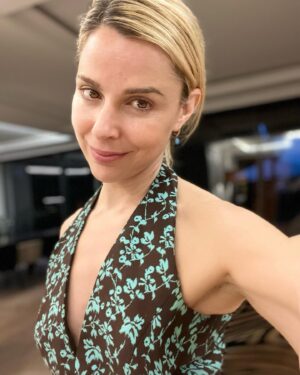 Cara Buono Instagram - Straight hair in Mallorca. Yes, the content is light. 

#hairstyles #mallorca #travel #summer #spain
