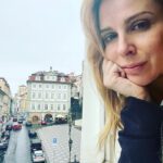 Cara Buono Instagram - Thank you Prague for inspiring me with your history and beauty. I can’t wait to come back. Yes, lots of goodbye selfies. #prague #travel #instagood #comiccon #strangerthings #beauty #history #ilovemyjob