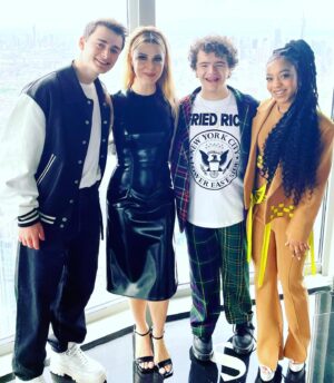 Cara Buono Instagram - Glam for the Empire State Building takeover ❤️ 

#glam #strangerthings #instagood #magic