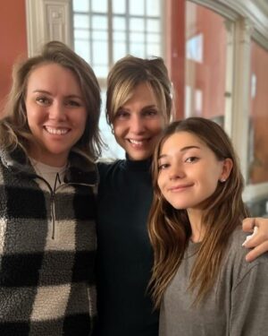 Cara Buono Instagram - I loved every second of working with these amazing women on this challenging and inspiring story about the very brave @kararobinsonchamberlain who I had the honor to meet. @katiedouglas98, you are a delight and dream to work with. “The Girl Who Escaped: The Kara Robinson Story” premieres tonight on @lifetimetv 

#thekararobinsonstory