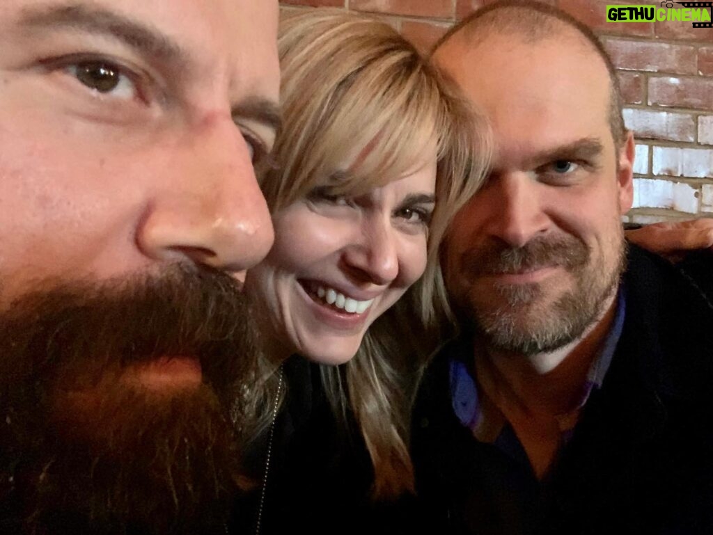 Cara Buono Instagram - #fbf to table read thru shenanigans. I think you guys were trying to scare me? I can’t believe that was 2020! @dkharbour @brettgelman #strangerthings #shenanigans #behindthescenes