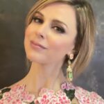 Cara Buono Instagram – A New York night to remember at The Save Venice Ball. And thank you @oscardelarenta and @fernandogarciam1205 for this beautiful vibrant statement of spring.
@ofrareorigin for the exquisite and whimsical jewelry always.
@gordongreenberg my dashing date
@saveveniceinc @bulgari #saveveniceball #nyc #theplaza #spring #springtimeinnyc
