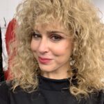 Cara Buono Instagram - Welcome to my hair. Stranger Things season 4 now streaming! So excited for everyone to see the brilliant work from the amazingly talented cast, writers, directors and crew. Love you all. @strangerthingstv #strangerthings #hawkins #wig #perm #permedhair