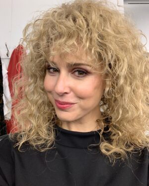 Cara Buono Instagram - Welcome to my hair. 
Stranger Things season 4 now streaming!
So excited for everyone to see the brilliant work from the amazingly talented  cast, writers, directors and crew. Love you all. 

@strangerthingstv #strangerthings #hawkins #wig #perm #permedhair