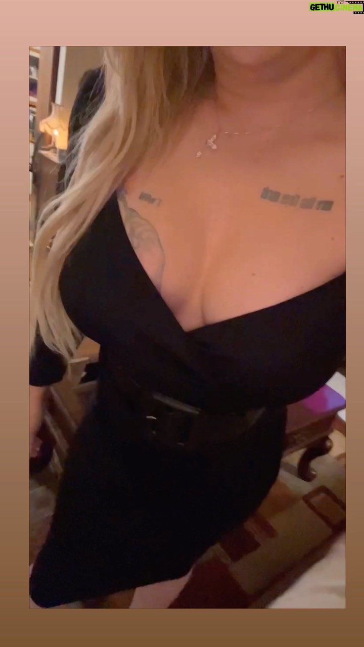 Cara Cunningham Instagram - Go goin’ out tonight! $CaraLikeCareUh