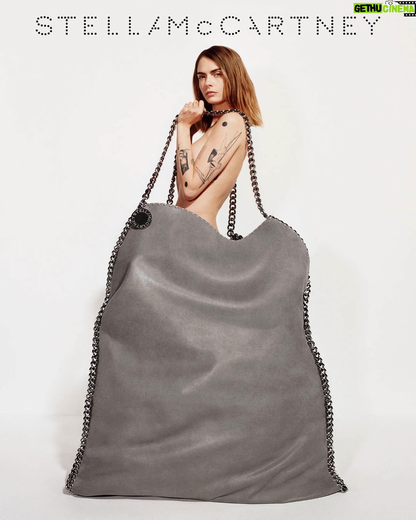 Cara Delevingne Instagram - FALABELLA FOREVER: We’d rather go naked than wear leather. Celebrating the iconic #Falabella, a HUGE achievement for #vegan fashion.
Our #StellaSummer24 star @CaraDelevingne takes a stand for #crueltyfree fashion inside our original #vegan it bag. Revolutionary then and now, the Falabella rebels against the status quo with a rocker attitude – an innovation icon setting a new standard for luxury without leather, but with the same handcraftsmanship, quality and durability as animal products.
Every year, the fashion industry kills over 1 billion animals for leather (PETA). This has a negative impact on the environment, with animal agriculture responsible for 80% of the Amazon’s deforested areas (WWF) and driving 14.5% of the world’s greenhouse gas emissions (FAO). The Falabella has never harmed a single creature, and is vegan down to the glue. Shop the iconic Falabella in-store and at stellamccartney.com #StellaMcCartney #FalabellaForever
