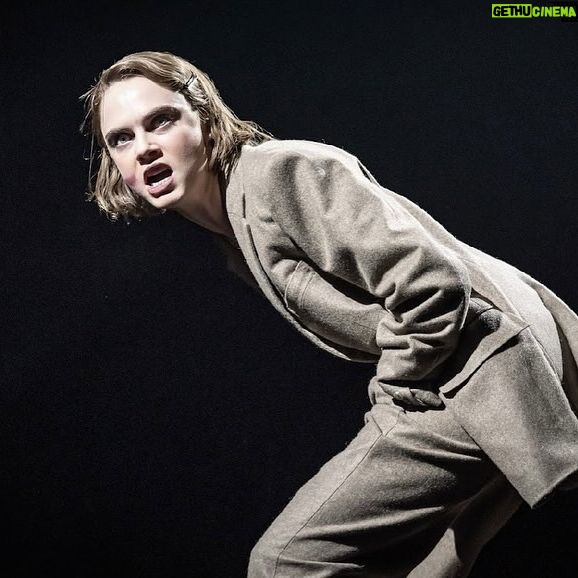 Cara Delevingne Instagram - Hello darlings…!