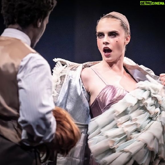 Cara Delevingne Instagram - Hello darlings…!