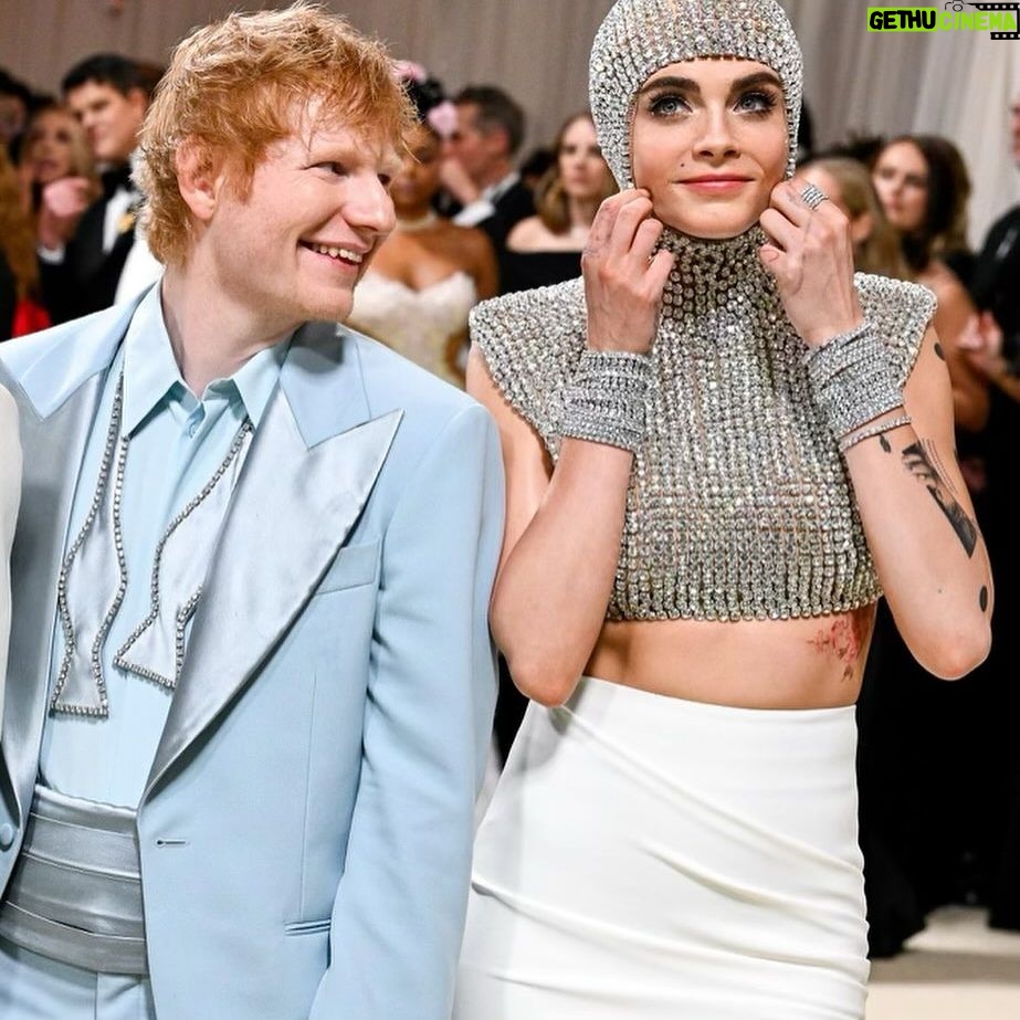 Cara Delevingne Instagram - BRITS ABROAD ๐ฌ๐ง Thank you so much @stellamccartney @voguemagazine @sweetbabyjamie cannot believe thatโs my 12th year ๐