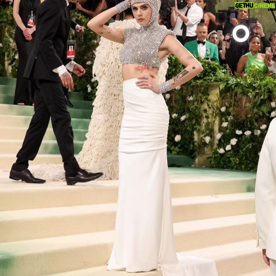 Cara Delevingne Instagram - BRITS ABROAD ๐ฌ๐ง Thank you so much @stellamccartney @voguemagazine @sweetbabyjamie cannot believe thatโs my 12th year ๐