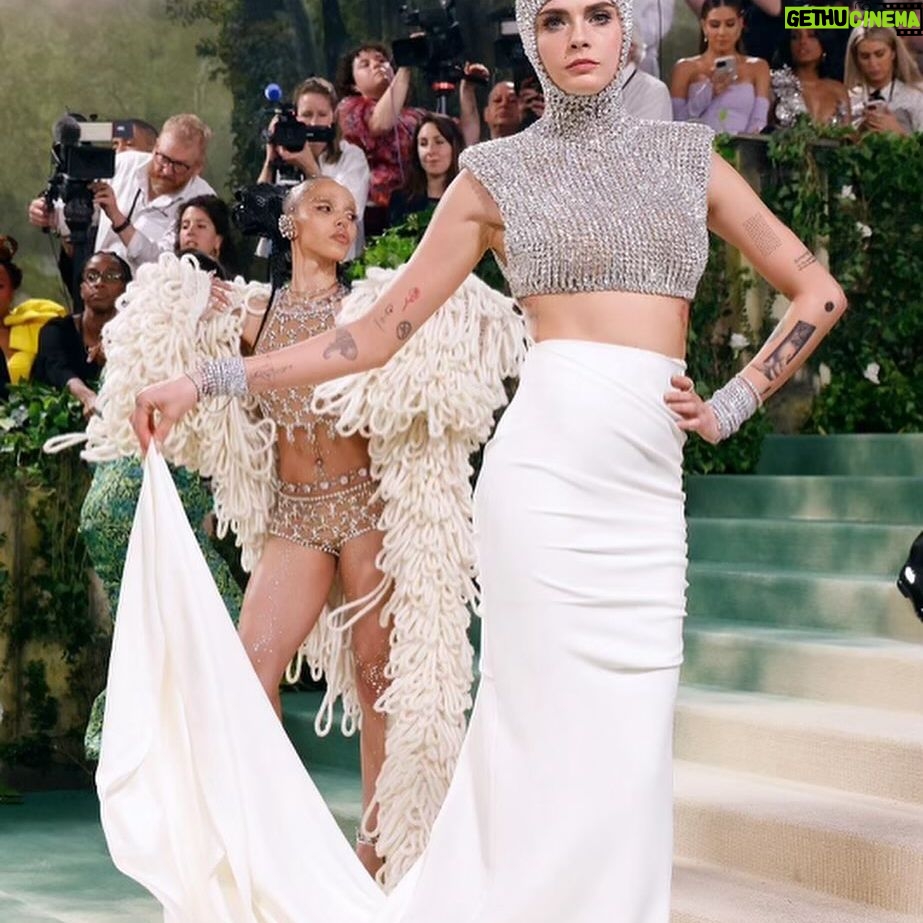 Cara Delevingne Instagram - BRITS ABROAD ๐ฌ๐ง Thank you so much @stellamccartney @voguemagazine @sweetbabyjamie cannot believe thatโs my 12th year ๐