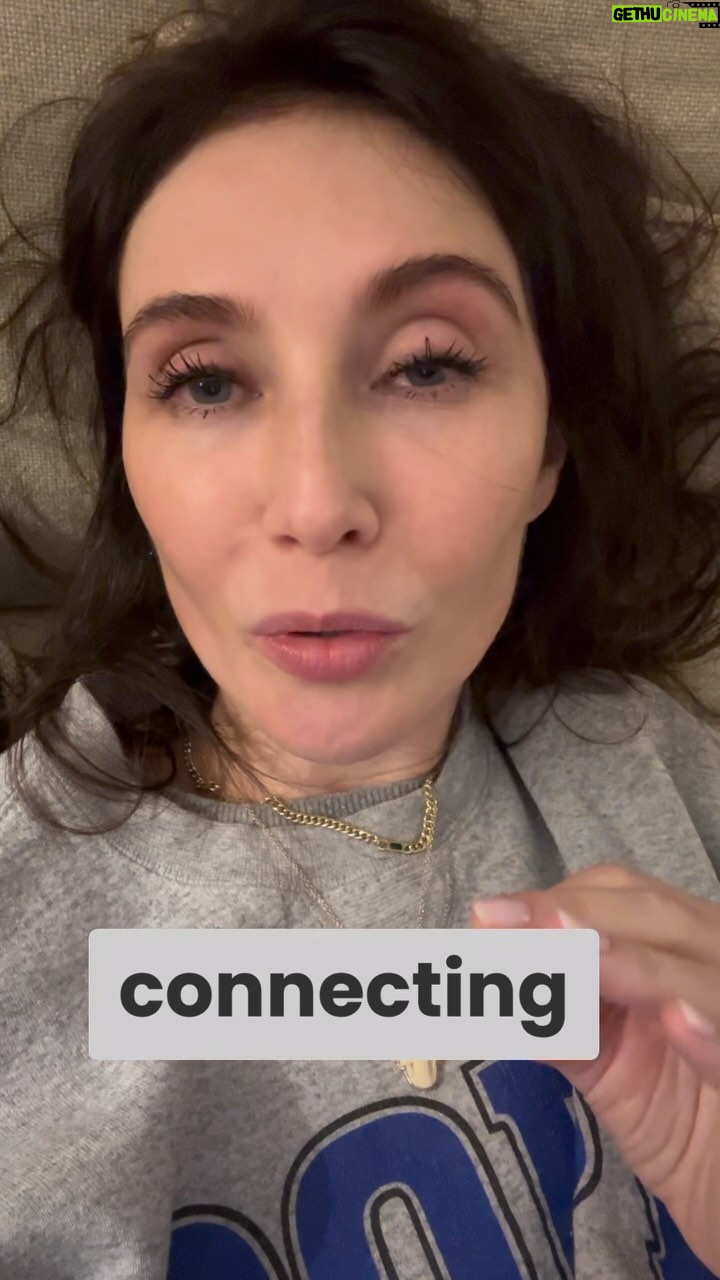 Carice van Houten Instagram - Western healers during a g-code be like ⚠️ #thisissarcasmpeople #sarcasm #notreal #acting #freepalestine