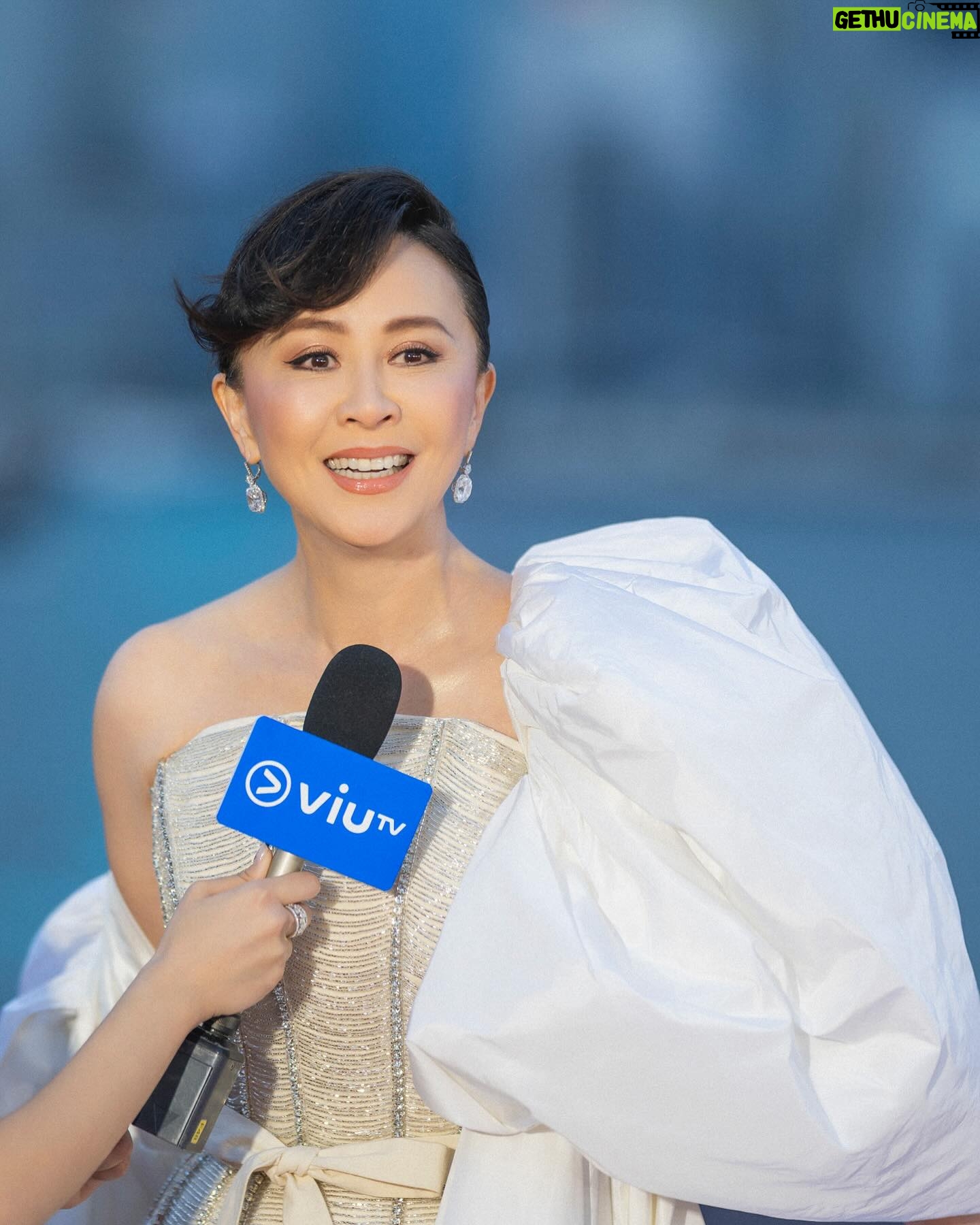 Carina Lau Instagram - #hkfilmawards #richardquinn 發型: @ken___hui 攝影: @swkit