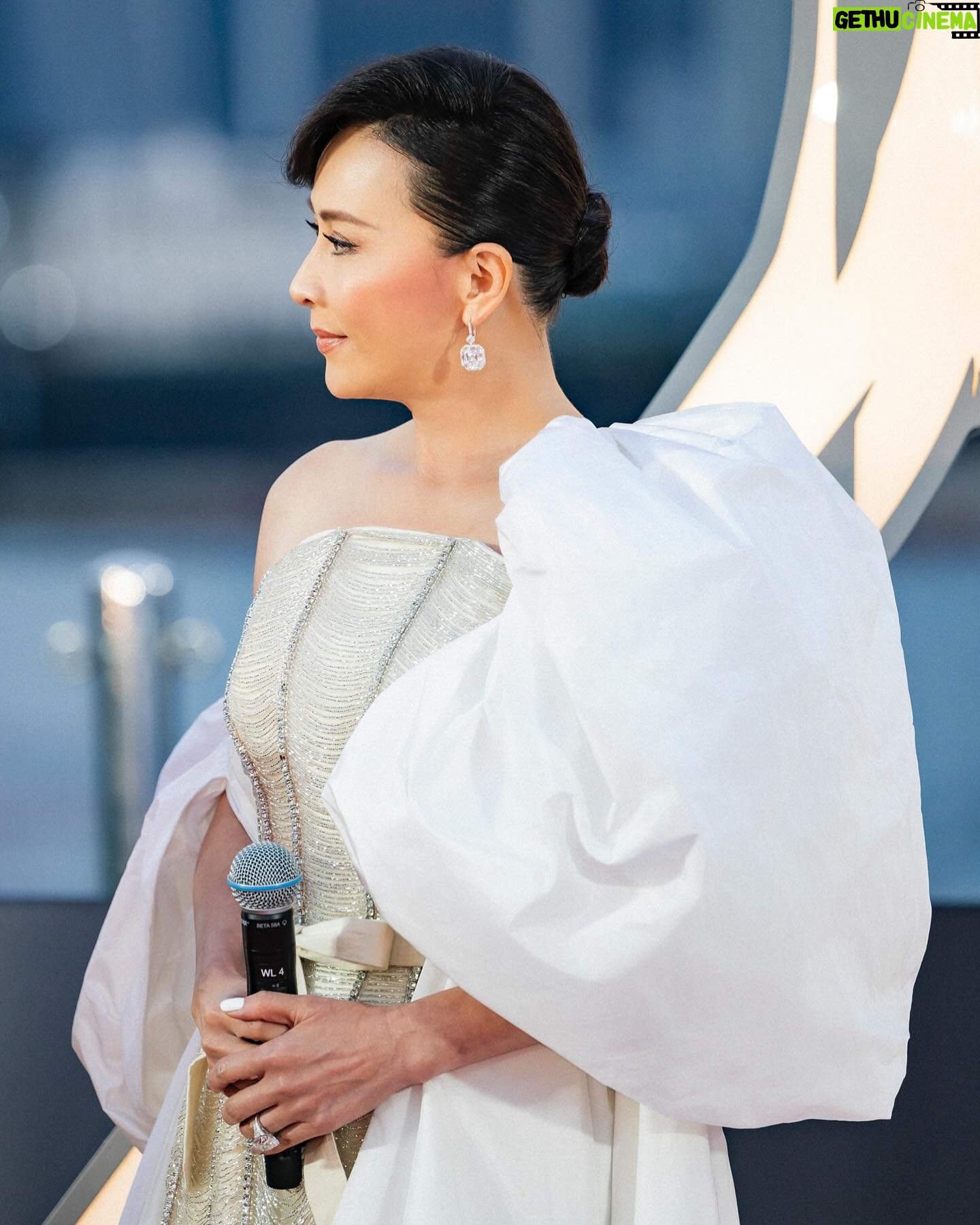 Carina Lau Instagram - #hkfilmawards #richardquinn 發型: @ken___hui 攝影: @swkit