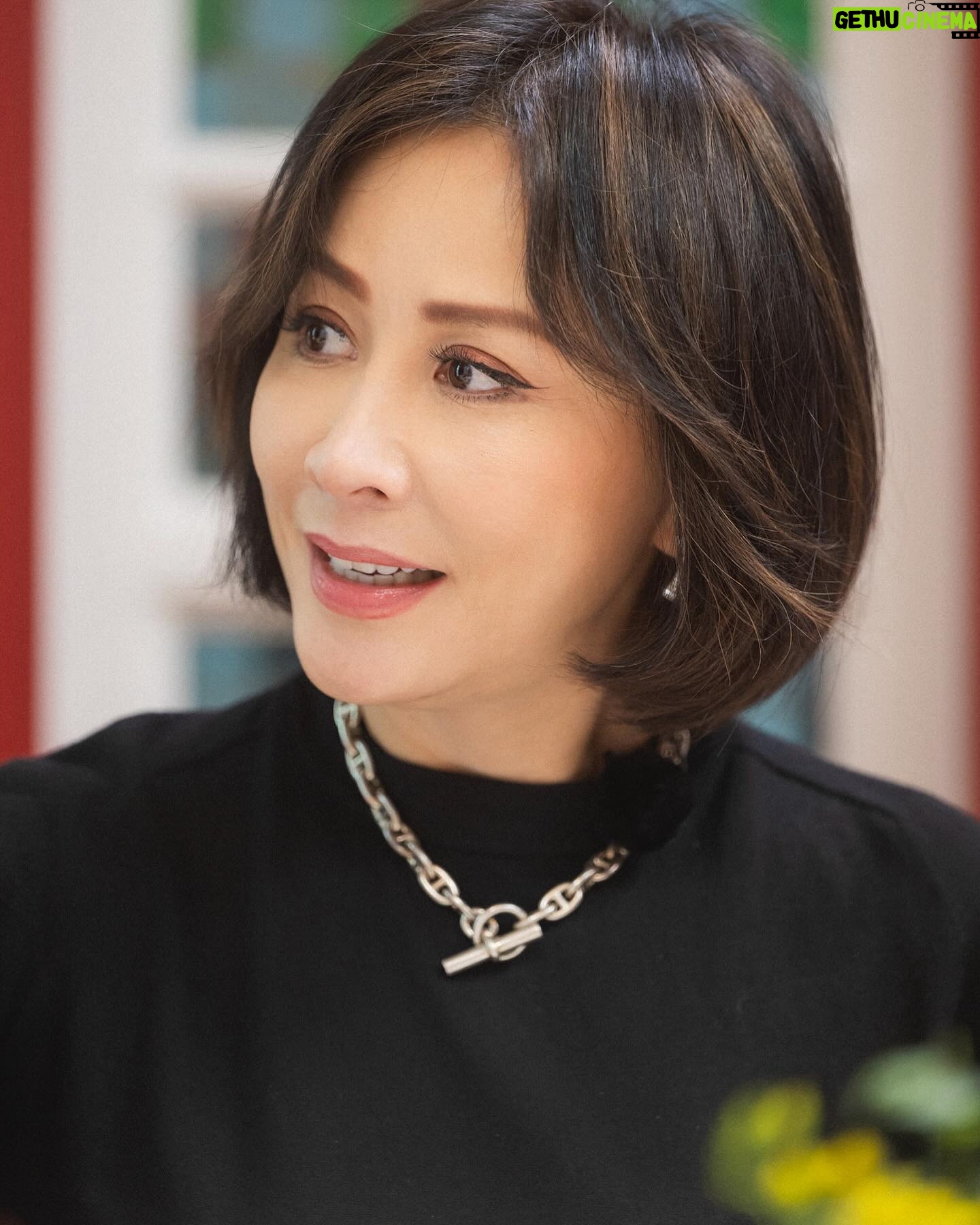 Carina Lau Instagram - DoDo 姐 鄭裕玲👭 今晚21:10锁定江苏卫视,22:00锁定腾讯视频。 #嘉人自友約#