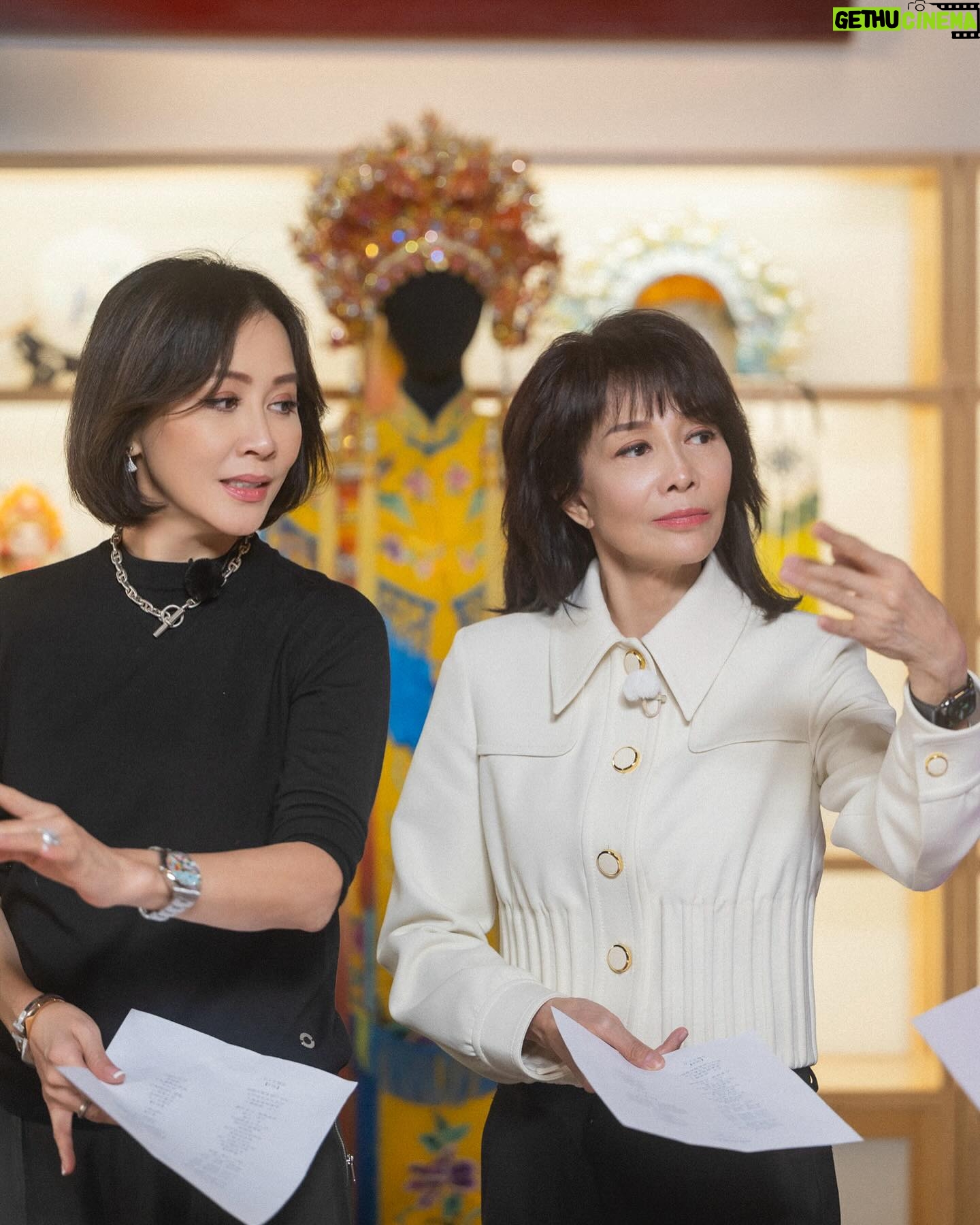 Carina Lau Instagram - DoDo 姐 鄭裕玲👭 今晚21:10锁定江苏卫视,22:00锁定腾讯视频。 #嘉人自友約#