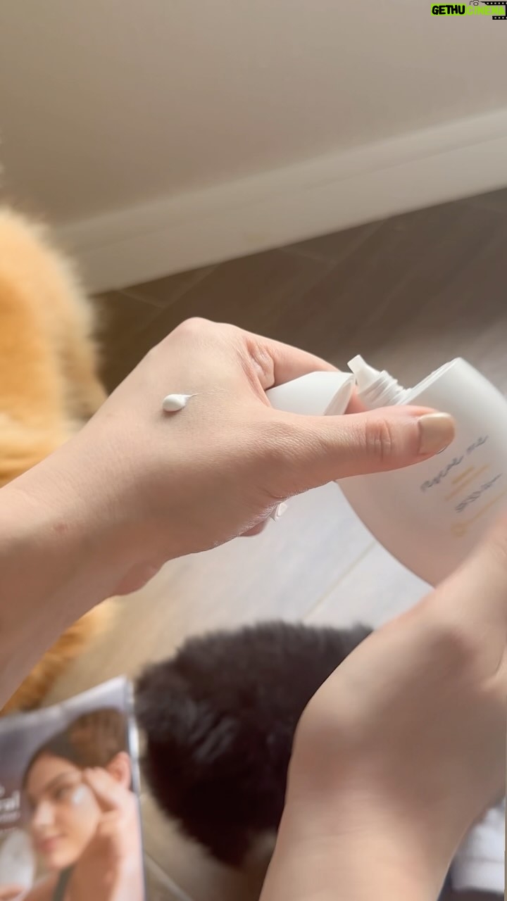 Carla Abellana Instagram - @happyskin_ph ‘s 100% mineral sunscreen is designed to be ultra gentle on skin yet very powerful against damage-causing UV rays. It’s a lightweight, non-sticky sunscreen with the broadest spectrum coverage available in the market It’s already a sunscreen and primer in one, as it absorbs smoothly to keep skin fresh, and brightens skin with zero white cast. And no waiting time too! You can hit the road even right after application. ☀️🩵 #HappySkin #SkinLovingMakeup